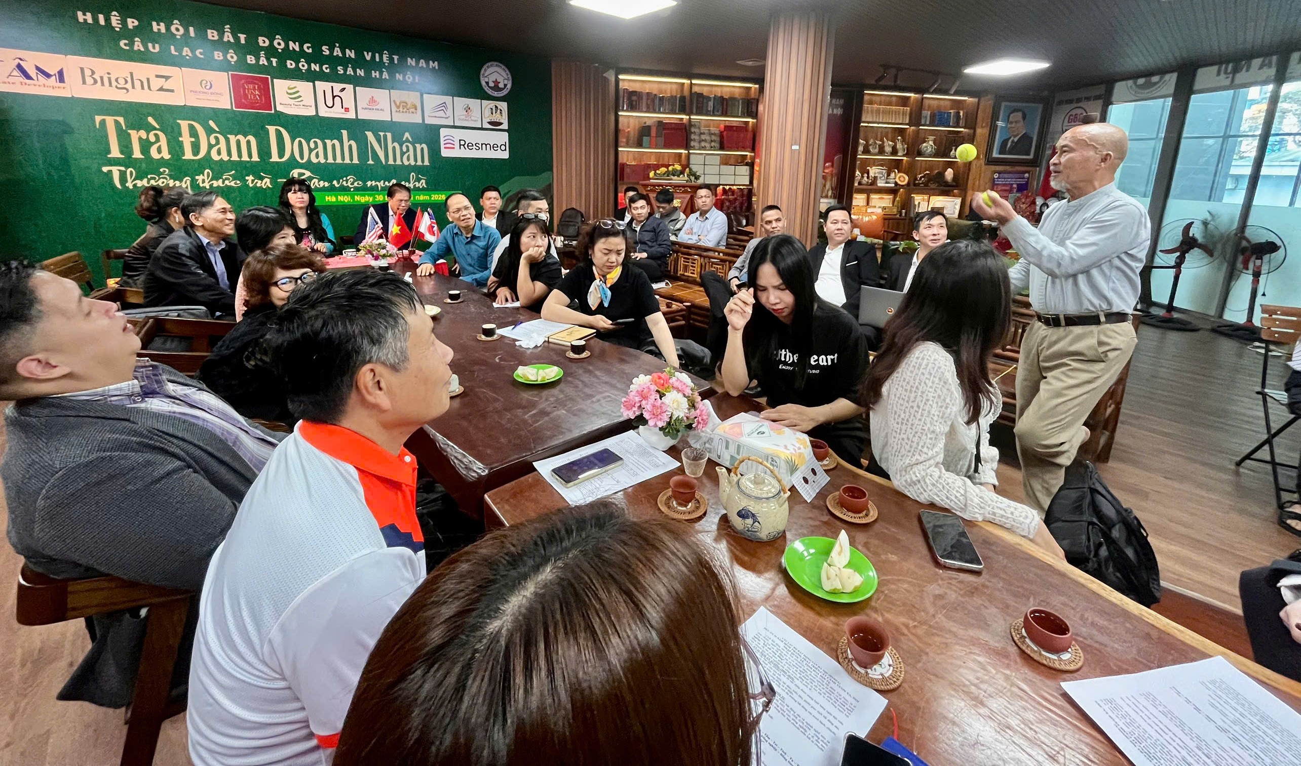 NH&Agrave; L&Atilde;NH ĐẠO NĂNG LƯỢNG LƯỢNG TỬ VĨ M&Ocirc;: