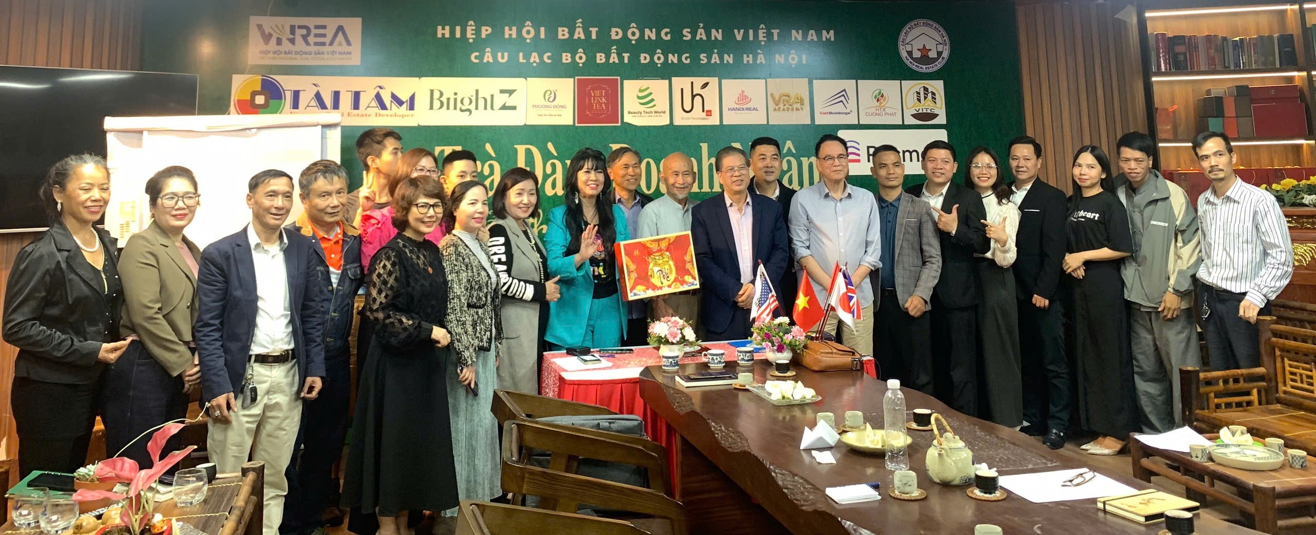 NH&Agrave; L&Atilde;NH ĐẠO NĂNG LƯỢNG LƯỢNG TỬ VĨ M&Ocirc;: