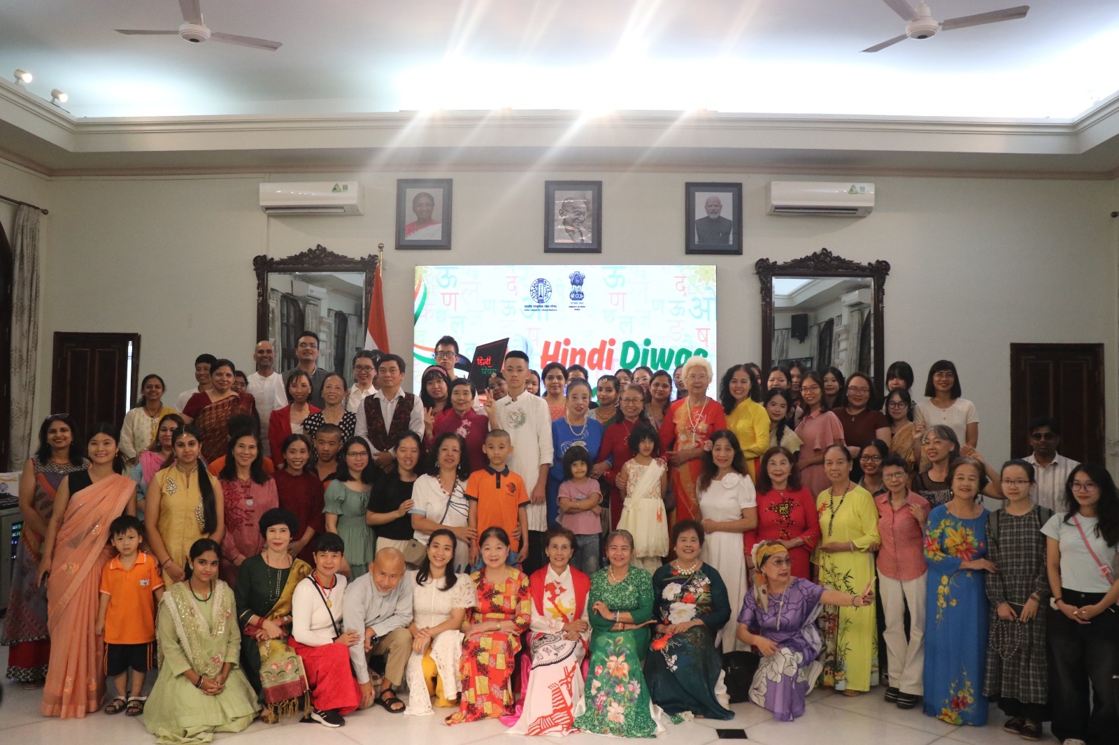 Tuổi 16 Kỳ Diệu của Nguyễn Khắc Hưng: Khi Tinh Thần Hindi Diwas Giao Hòa Với Hồn Phật
