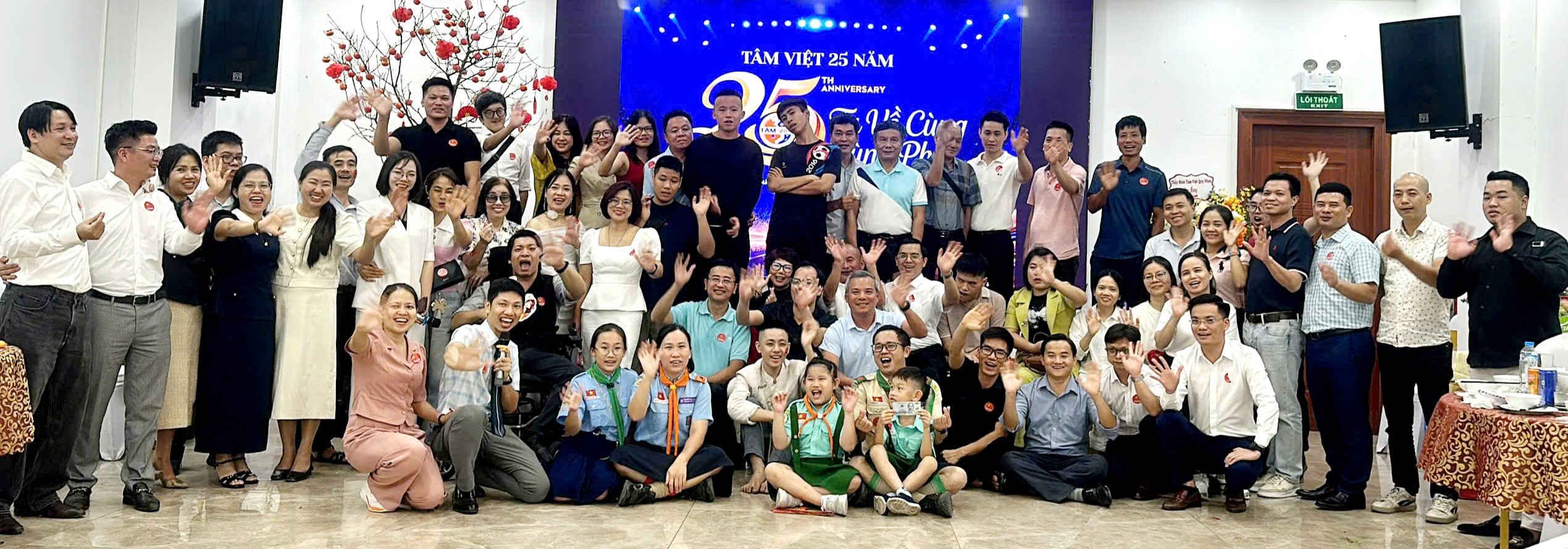 T&Acirc;M VIỆT 25 NĂM - VỀ LẠI B&Ecirc;N NHAU - TỤ VỀ C&Ugrave;NG B&Ugrave;NG PH&Aacute;T