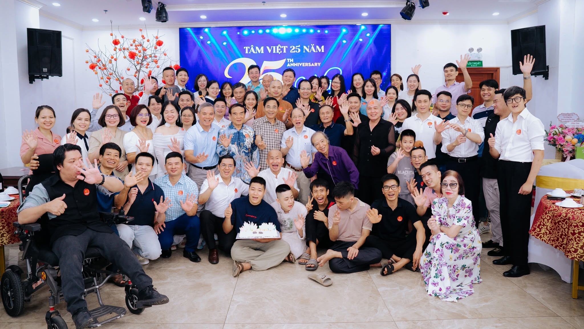 T&Acirc;M VIỆT 25 NĂM - VỀ LẠI B&Ecirc;N NHAU - TỤ VỀ C&Ugrave;NG B&Ugrave;NG PH&Aacute;T