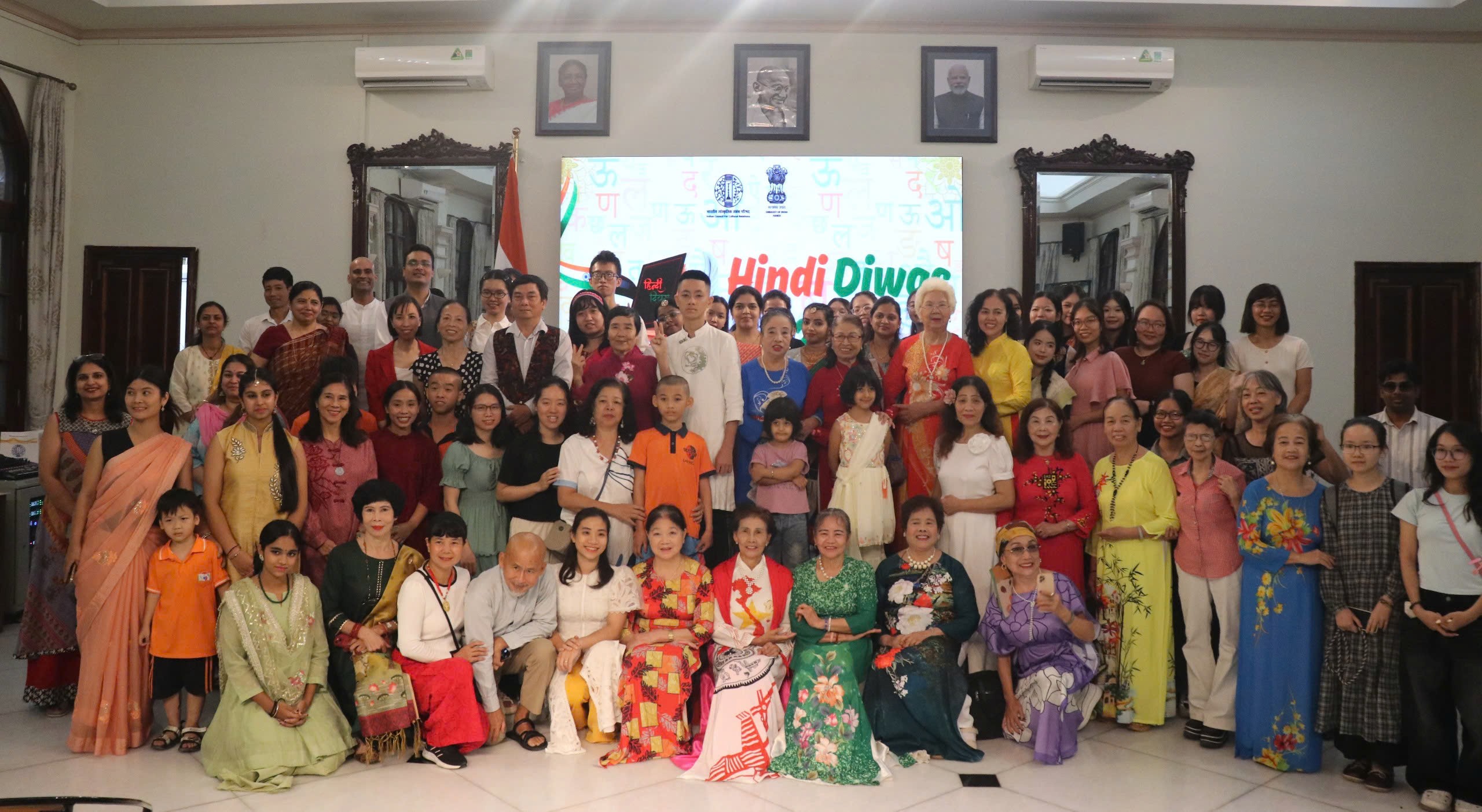 Hindi Diwas 2025 & Sweet Sixteen: Khởi đầu kỳ diệu của Nguyễn Khắc Hưng