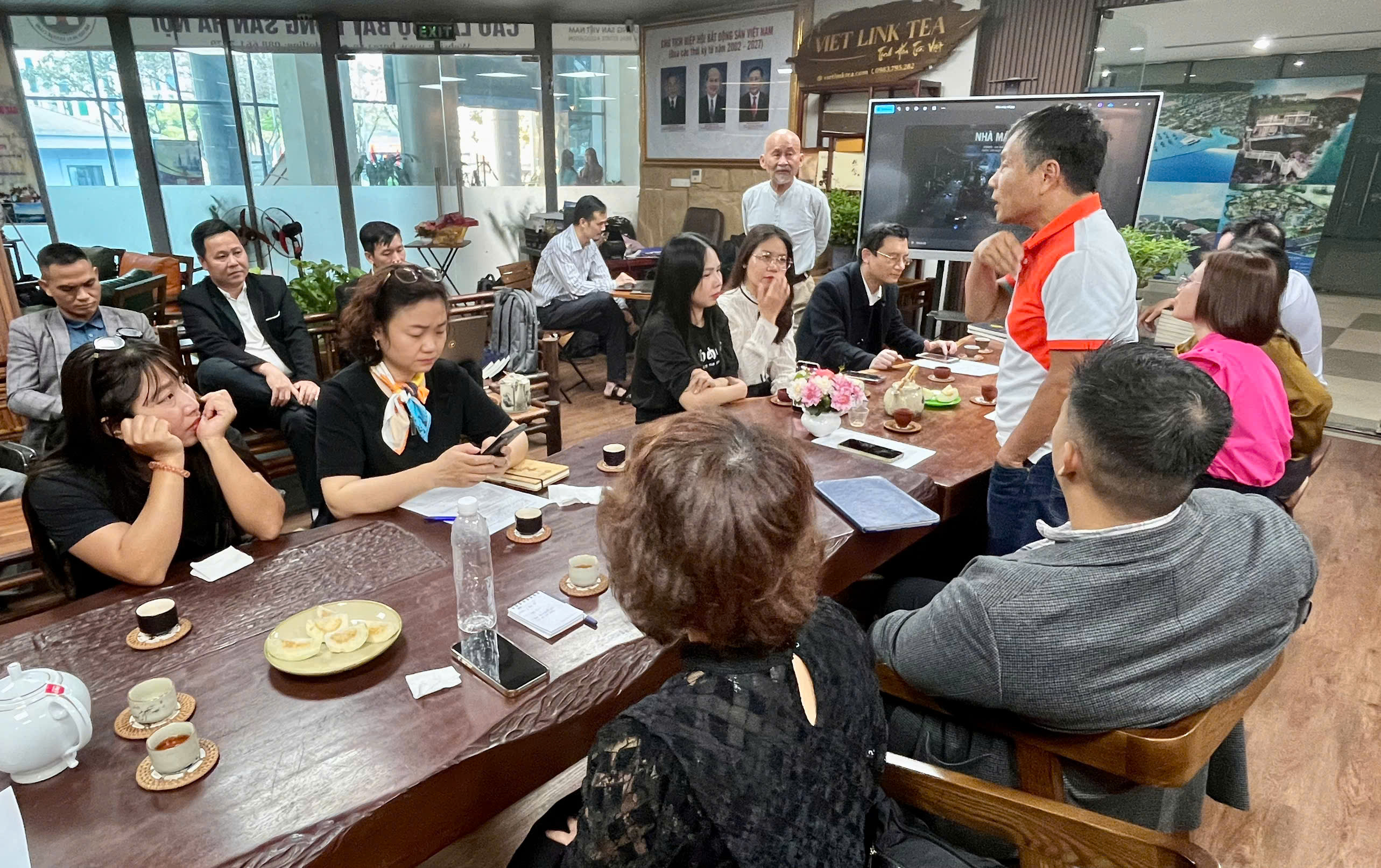 NH&Agrave; L&Atilde;NH ĐẠO NĂNG LƯỢNG LƯỢNG TỬ VĨ M&Ocirc;: