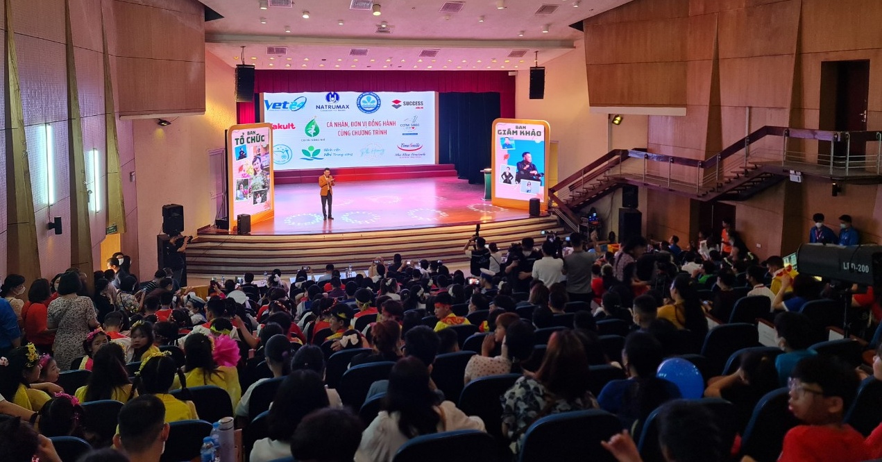 Kỷ lục gia Nguyễn Khắc Hưng biểu diễn khai mạc Liên hoan trẻ khuyết tật tại CUNG THIẾU NHI THỦ ĐÔ HÀ NỘI