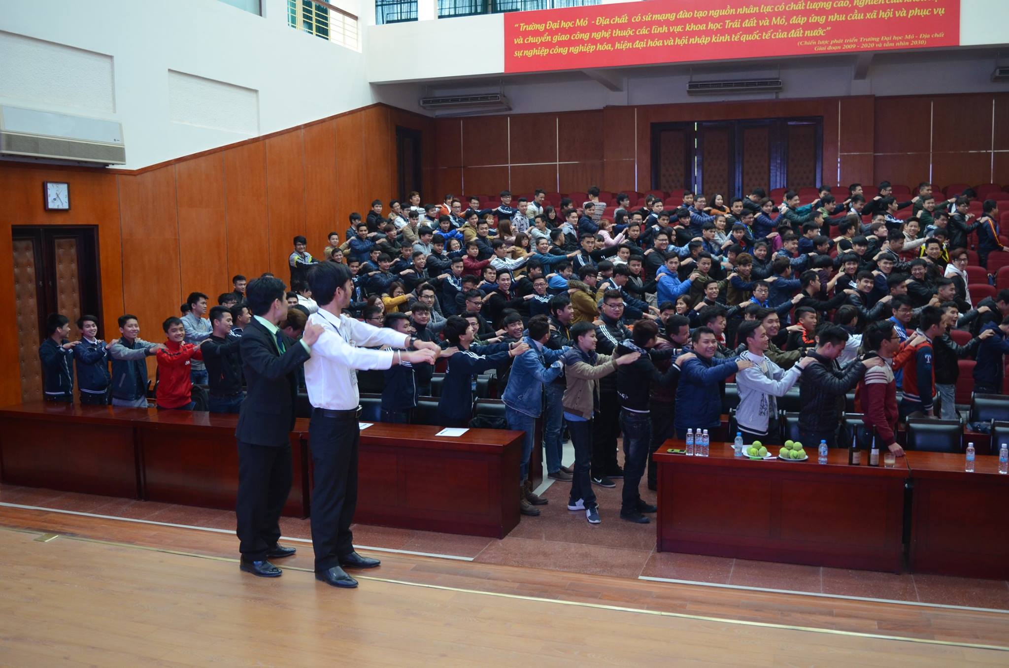 Tầm quan trọng của kỹ năng mềm sinh viên Đại học Mỏ - Địa chất