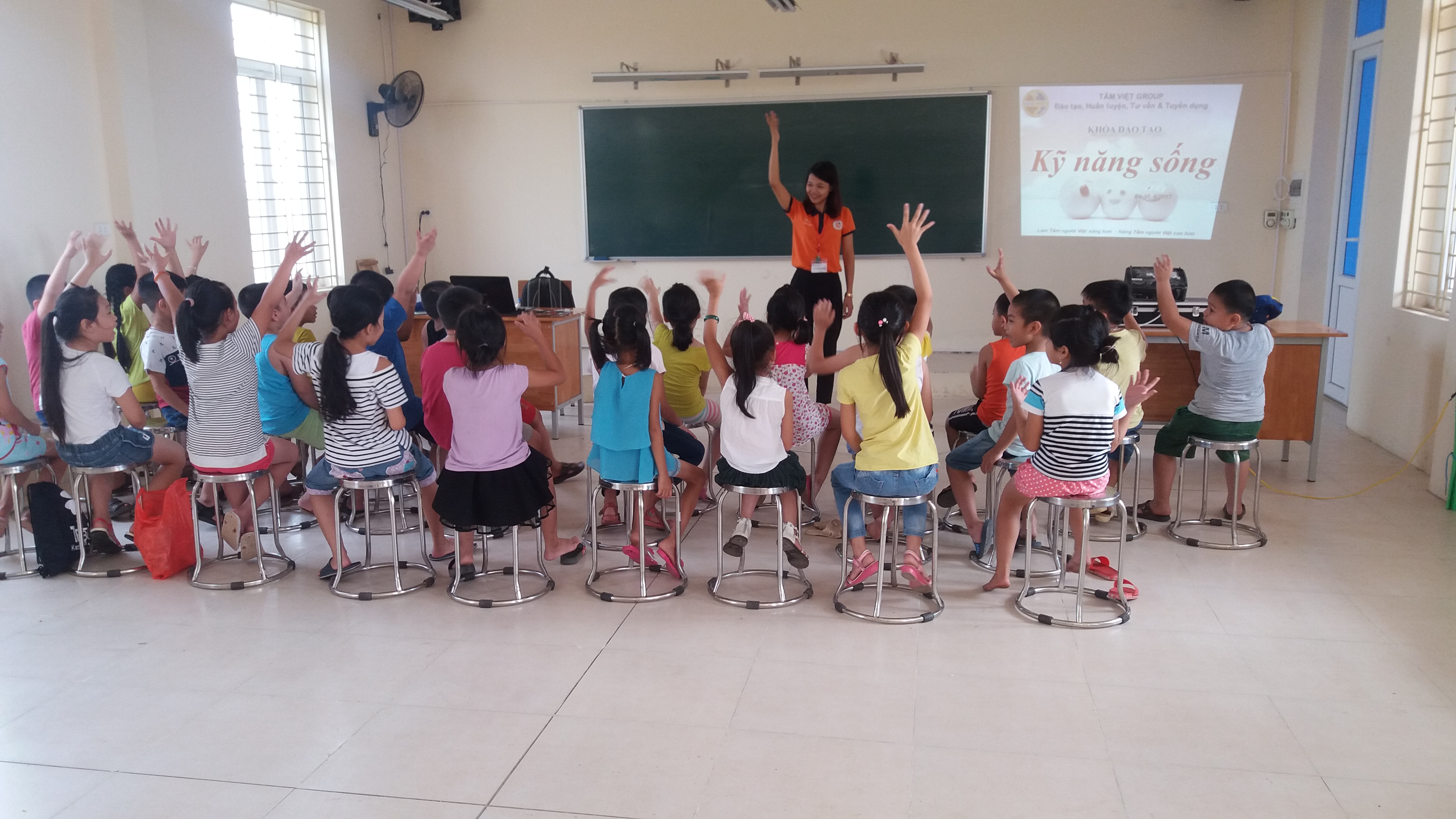 Kỹ năng sống cho học sinh lớp 1,2 trường tiểu học Tây Đằng B, Ba Vì, Hà Nội
