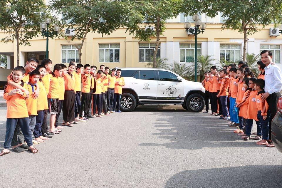 Tập đoàn Trung Nguyên trao xe Tâm Việt