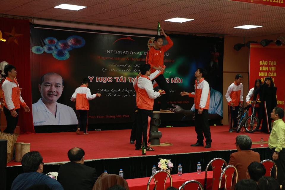 NHỮNG NGƯỜI YÊU TRẺ, LÀM VIỆC KHÓ