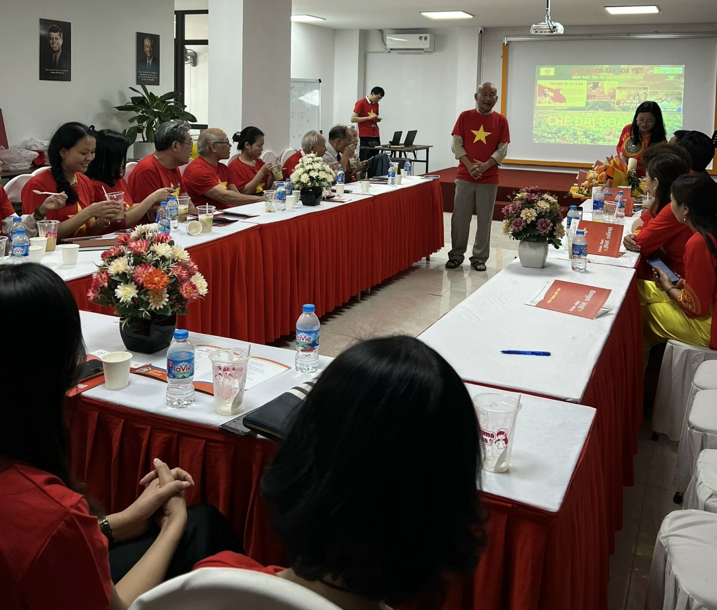 Kỷ lục gia Nguyễn Khắc Hưng biêu diễn xuất sắc tại Cộng đồng giáo dục Viên Minh