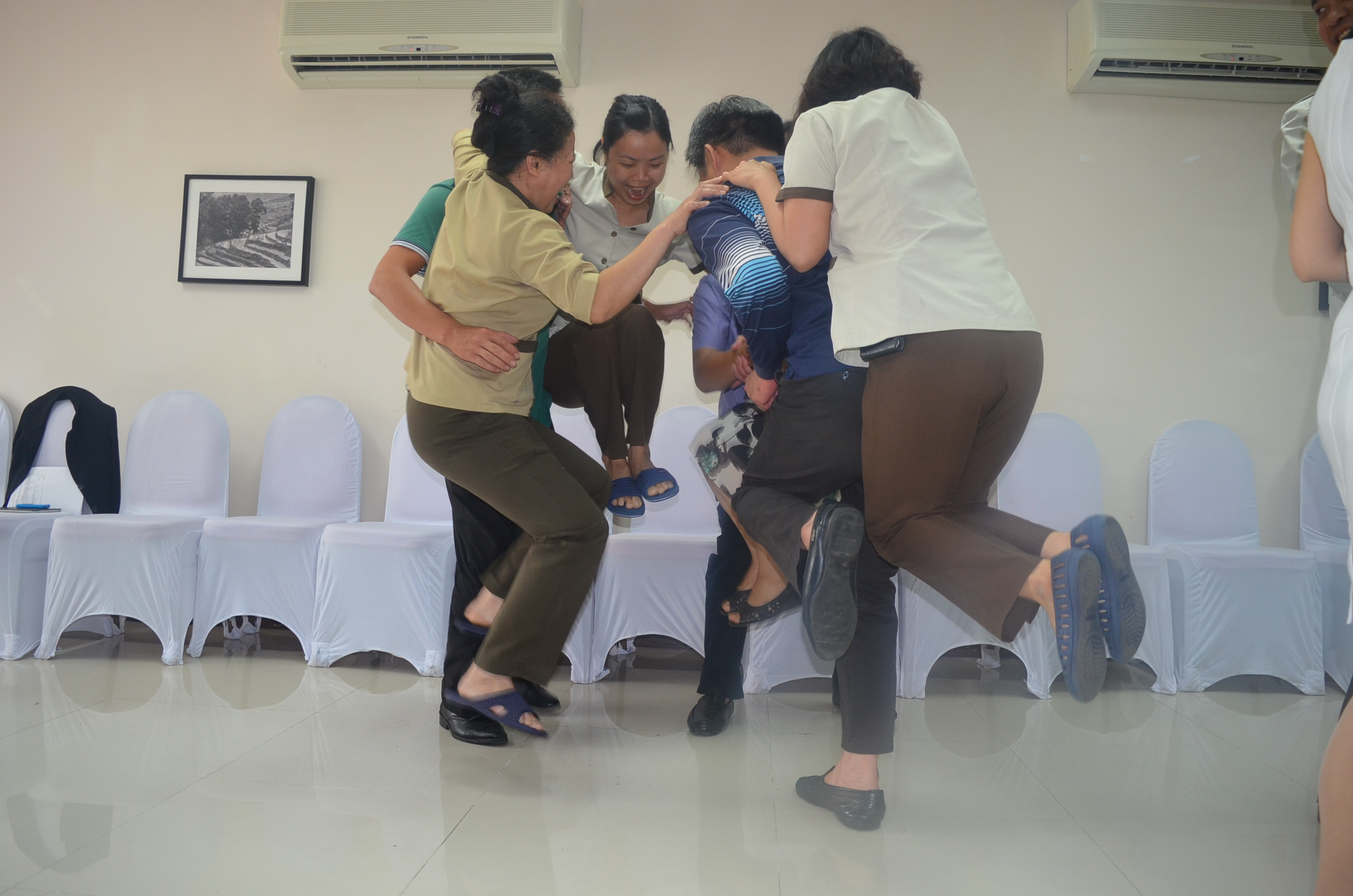 Kỹ năng dịch vụ khách hàng và làm việc đồng đội Khách sạn Hồng Hà