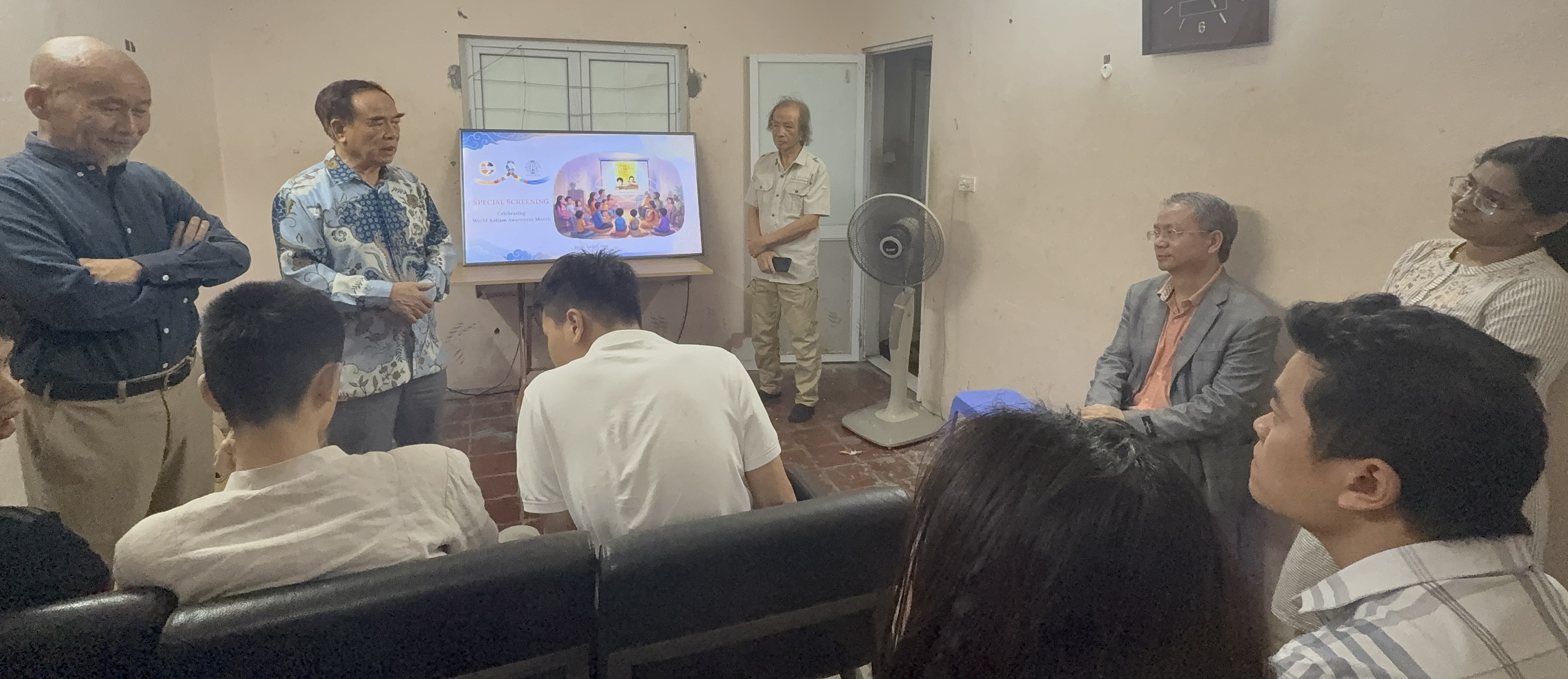 Buổi chiếu phim đặc biệt của ĐSQ Ấn Độ, nh&acirc;n th&aacute;ng thế giới nhận thức về tự kỷ tại T&acirc;m Việt