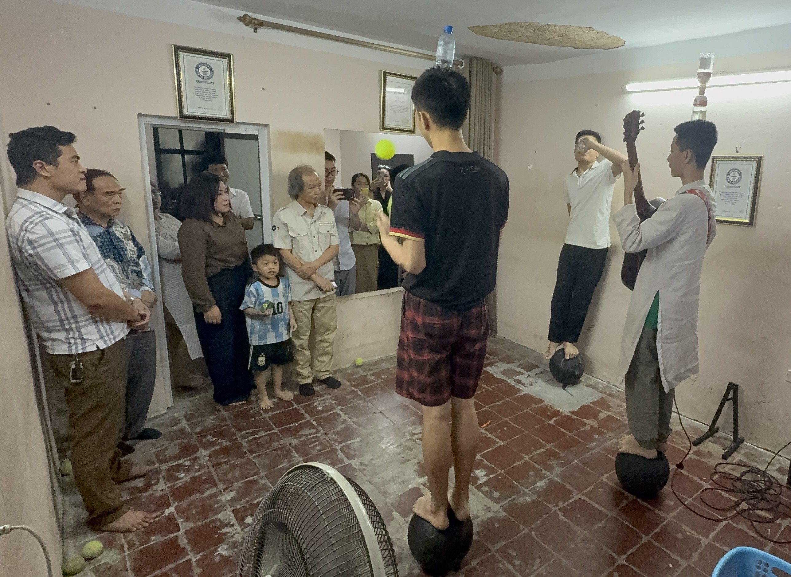 Buổi chiếu phim đặc biệt của ĐSQ Ấn Độ, nh&acirc;n th&aacute;ng thế giới nhận thức về tự kỷ tại T&acirc;m Việt