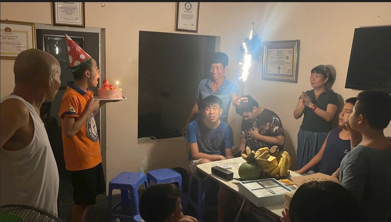 Vẻ Đẹp của Tâm Việt EduEco Thời AI: Yêu Thương Sâu Sắc & Kỷ Cương Nghiêm Khắc