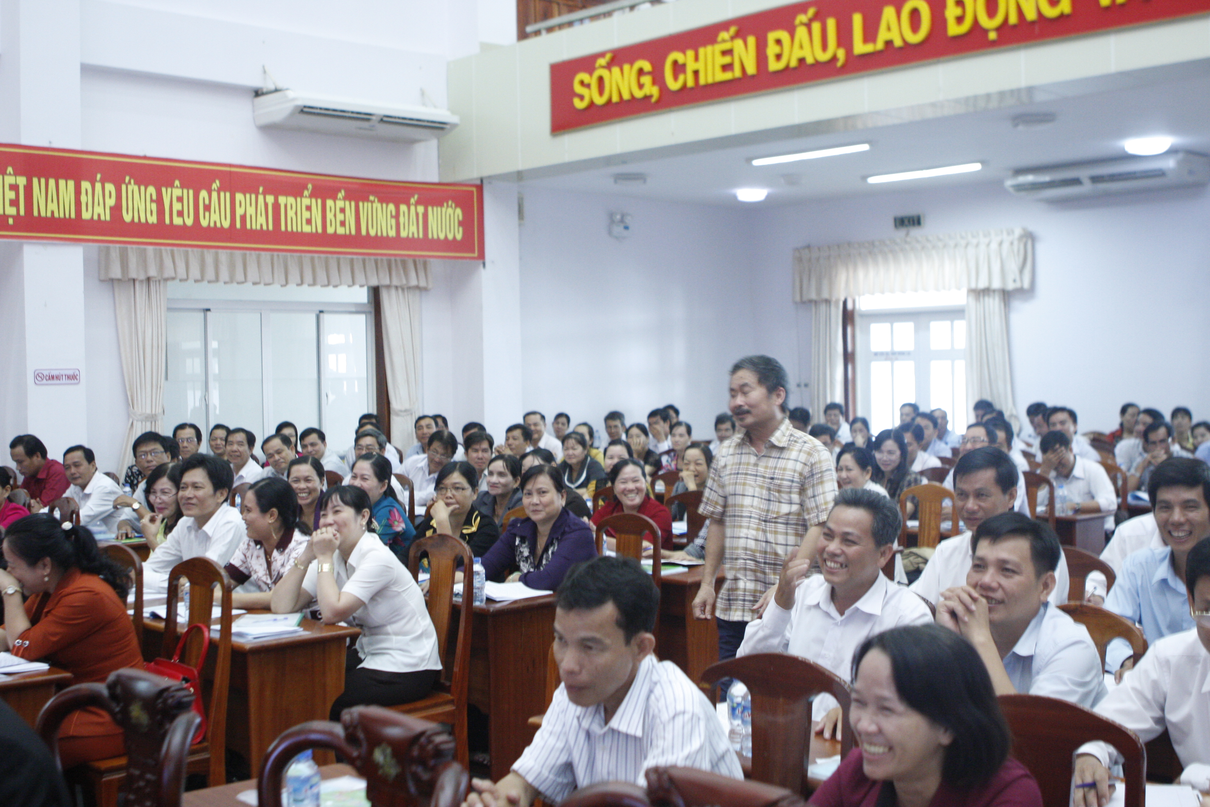 Khởi động mùa tập huấn Hè 2016: Kỹ năng giảng dạy bộ sách Thực hành kỹ năng sống cho học sinh tiểu học cho cán bộ, lãnh đạo ngành tiểu học