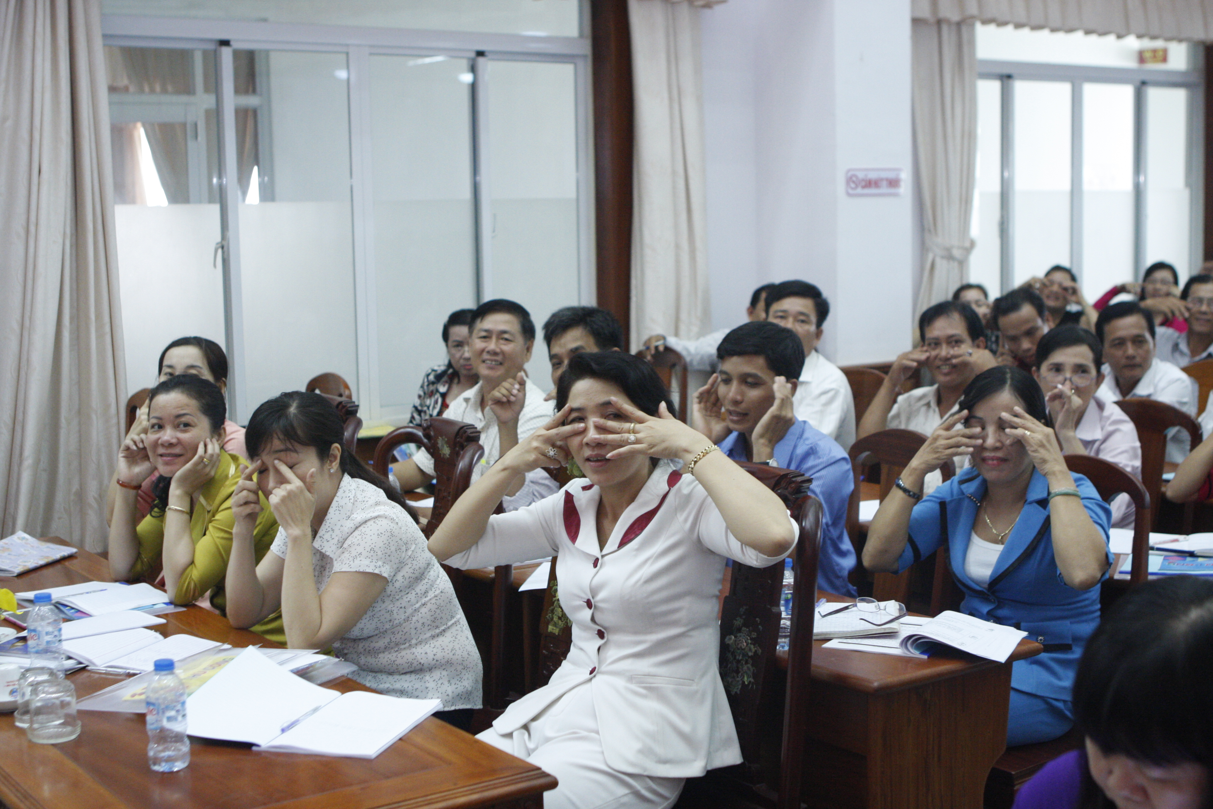 Khởi động mùa tập huấn Hè 2016: Kỹ năng giảng dạy bộ sách Thực hành kỹ năng sống cho học sinh tiểu học cho cán bộ, lãnh đạo ngành tiểu học